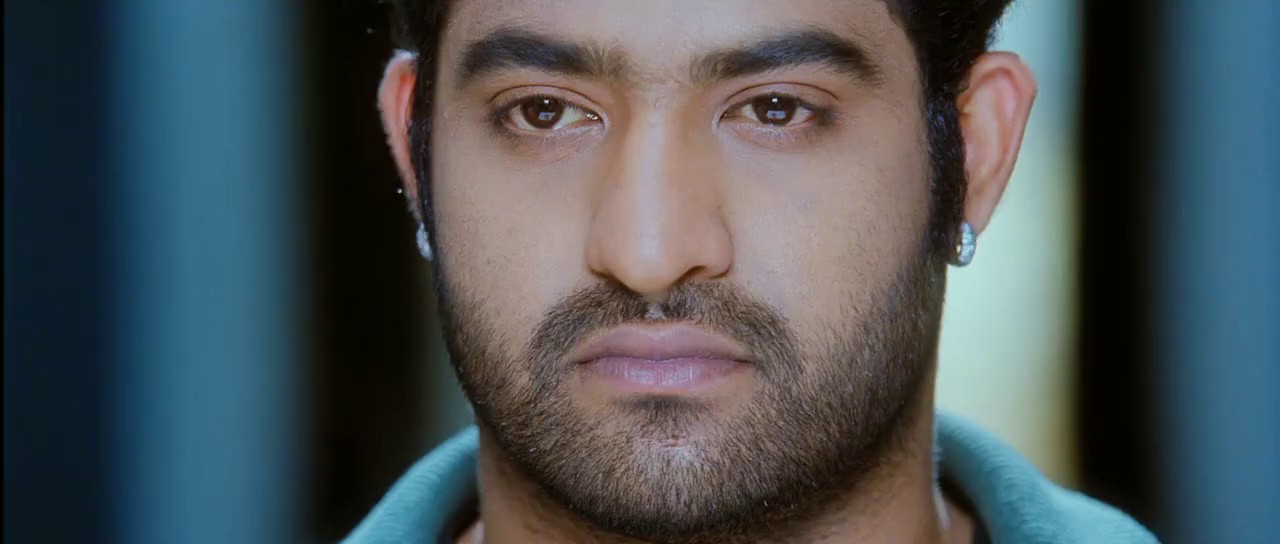 Brindavanam (2010) BluRay Hindi + Telugu 720p x264 AVC HE-AAC 2.0 ESub.mkv.0002